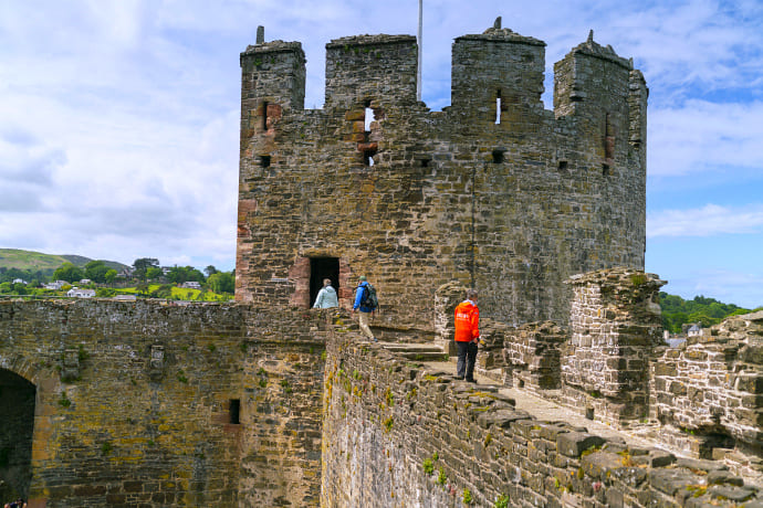Unsere Kreuzfahrtgäste besuchen Conwy Castle in Wales die eine imposanteste Festungen des Mittelalters ist