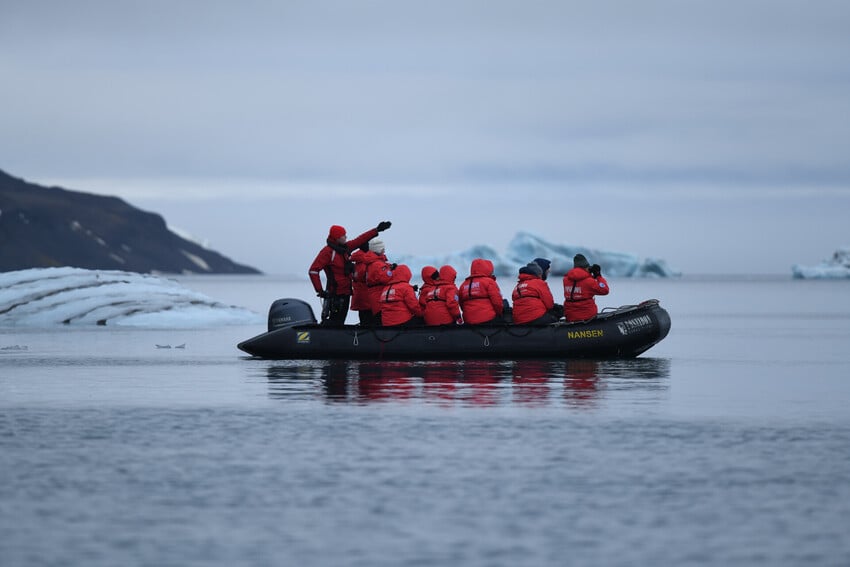 Erfahrene Polarexperten bei Expeditionskreuzfahrt in Arktis und Antarktis Erfahrene Polarexperten bei Expeditionskreuzfahrt in Arktis und Antarktis