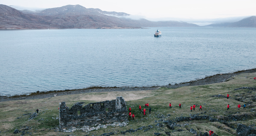 auf den Spuren der Vikinger in Hvalsey, Ruinen an der Küste Grönlands. 03-Hvalsesy