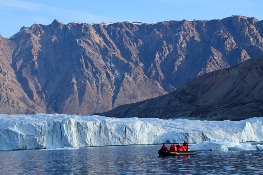 Polar-Zodiac-Tour: Eisberge und Gletscher hautnah erleben