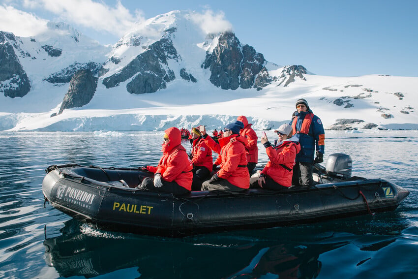 Zodiac-Schlauchboot in der Antarktis – Expedition zu abgelegenen Landgängen