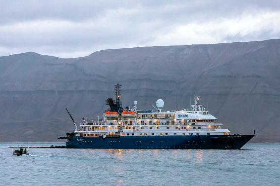 Expeditions-schiff-Kreuzfahrt-Artkis.jpg