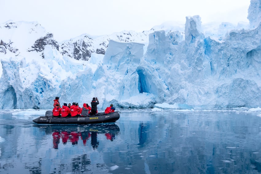 Schlauchbootfahrt durch Polarregionen mit Poseidon Expeditions