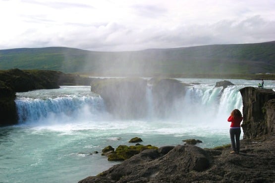 Wasserfall-Island-Kreuzfahrt-Groenland-Spitzbergen.jpg